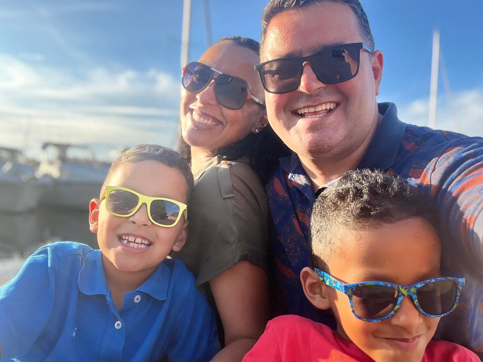 Retrato de Grazi, Marcio e os filhos durante uma viagem